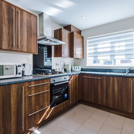 فيلا Modern Semi Detached In A Quiet Location, Driveway Parking Ewloe المظهر الخارجي الصورة