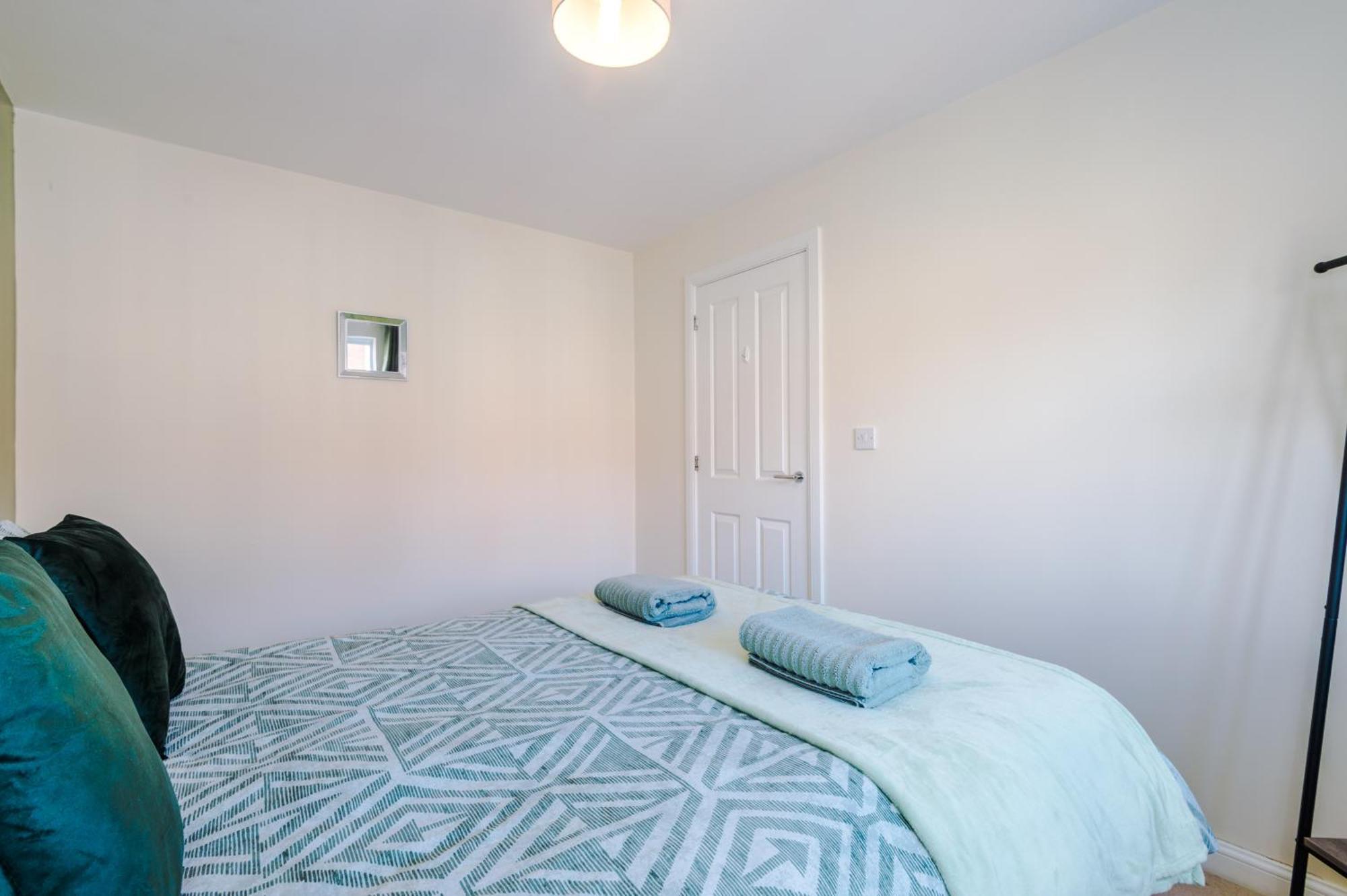 فيلا Modern Semi Detached In A Quiet Location, Driveway Parking Ewloe المظهر الخارجي الصورة