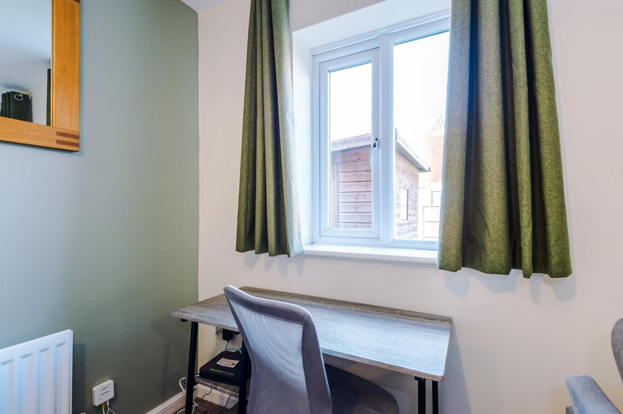 فيلا Modern Semi Detached In A Quiet Location, Driveway Parking Ewloe المظهر الخارجي الصورة